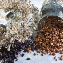 Itens Pedras decorativas 9mm - 13mm café 2kg