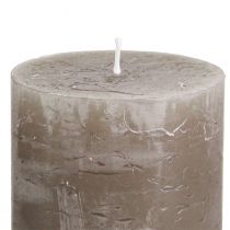 Itens Conjunto de 4 velas rústicas em formato de pilar, na cor marrom sólida, 70x80mm; velas decorativas de alta qualidade para um ambiente aconchegante.