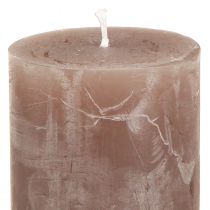 Itens Conjunto de 12 velas decorativas em pilar nas cores marrom, areia e damasco, 60x100mm, cor sólida, marmorizadas, longa duração.