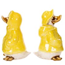 Itens Conjunto de 4 figuras de patos em cerâmica com capa de chuva, perfeitas para decorar varandas e jardins. 11 cm de altura.
