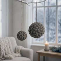 Itens Bola decorativa em forma de cone de amieiro para pendurar, com acabamento branco lavado, 20 cm