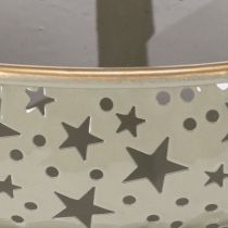 Itens Bandeja decorativa de dois andares com alça, motivo de estrela, 49 cm