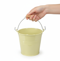 Itens Vaso de metal em formato de balde com alça, verde/amarelo, 20x17,5x16cm, conjunto com 2 peças.