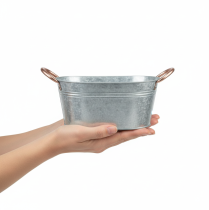 Itens Vaso decorativo com alças, em metal, 17,5×12×9cm