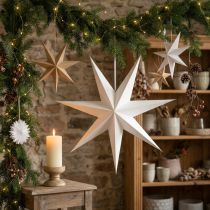 Itens Decorações de estrelas de papel para um ambiente festivo, para pendurar.