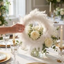 Itens Guirlanda de penas ideal para decoração de casamentos e para criar um ambiente festivo na Páscoa. 20 cm