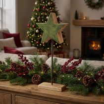 Itens Estrela decorativa em madeira sobre base em bastão verde marrom 20x9,5x50cm