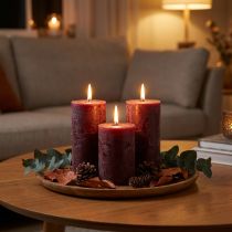 Itens Conjunto de 4 velas cilíndricas cor Borgonha, cor sólida, 70x120mm - Velas decorativas para criar um ambiente acolhedor e promover o bem-estar em casa.