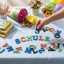 Itens Decorações de mesa para o primeiro dia de aula, enfeites para espalhar pela sala, letras de madeira coloridas de 2,5 cm, 26 peças.
