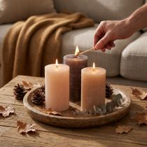Itens Velas decorativas em formato de pilar, em três tons de marrom, cor sólida, 70x120mm, conjunto de 12 unidades para criar um ambiente aconchegante em casa.
