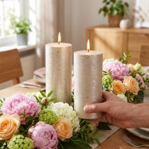 Itens Velas de pilar premium na cor platina, 85x120mm, longa duração, conjunto de 2