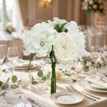 Itens Elegante buquê de noiva decorativo com pérolas e strass, flores artificiais, buquê de flores de seda, decoração de casamento branca e creme, 29 cm