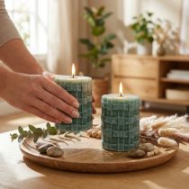 Itens Velas rústicas em formato de pilar, verdes, 80/65 - conjunto de 2 velas decorativas com queima segura e prolongada.
