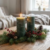 Itens Conjunto de 2 velas cilíndricas, verde-escuras, 85x200mm – Velas decorativas elegantes e duradouras para um ambiente acolhedor.