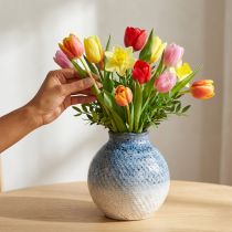 Itens Vaso de cerâmica esmaltado azul e branco efeito trançado H18,5cm