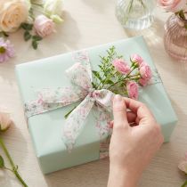 Itens Fita de presente com estampa floral para embrulhar presentes com elegância, 15m