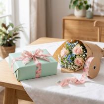 Itens Fita para presentes com estampa floral, ideal para lembrancinhas e artesanatos divertidos. 2,5 cm de largura, 15 m de comprimento.
