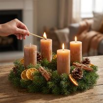 Itens Conjunto de 4 velas cilíndricas de cor sólida, caramelo, 50x100mm, de longa duração.