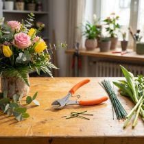 Itens Alicate de corte para arranjos florais e artesanato.