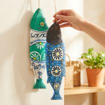 Itens Peixe colorido decoração de madeira para pendurar azul e verde 38cm 2 peças