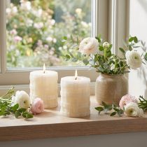 Itens Conjunto de 2 velas de pilar rústicas brancas 80/65, decoração vintage segura.