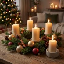 Itens Ramos de pinheiro artificiais para decoração de Natal.
