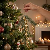 Itens Ramo de pinheiro artificial com mini enfeites de Natal dourados, 46 cm, 2 peças