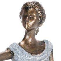 Itens Estatueta de uma mulher com um pássaro. Escultura decorativa artisticamente concebida para um design intemporal. 41 cm