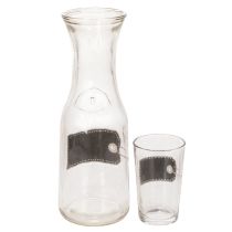 Itens Jarra de vidro com 27 cm de altura e 4 copos com 11 cm de altura.