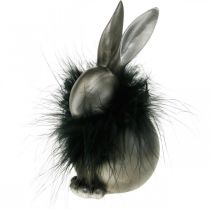 Figura de coelho decoração de Páscoa com boá de penas cinza prateado 12×10×19cm