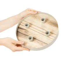 Itens Castiçal para quatro velas finas, bandeja redonda de madeira, 25 cm