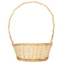 Itens Cesta de presente com aproximadamente 30 cm x 23 cm, em tom claro.