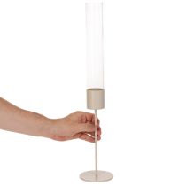 Itens Castiçal com cilindro de vidro sobre base metálica de 50 cm