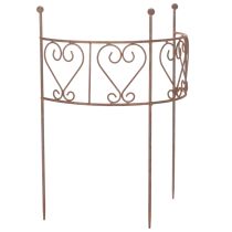 Itens Treliça semicircular com ornamento em forma de coração. Perfeita para decoração de jardim rústico. 42 cm