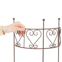 Itens Treliça semicircular com ornamento em forma de coração. Perfeita para decoração de jardim rústico. 42 cm