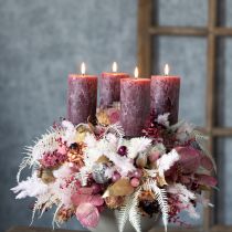 Itens Velas de pilar, tingidas inteiramente em tons de amora, de vários tamanhos.