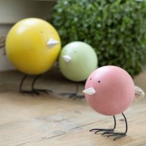 Itens Conjunto de 3 pintinhos decorativos, um enfeite alegre para a primavera e a Páscoa, 12 cm de altura.