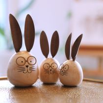 Itens Coelho decorativo em madeira e metal com design divertido, um enfeite simpático que chama a atenção, 19 cm, 2 peças.