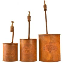 Itens Floreira pátina metálica decorativa com torneira Alt.25/37/43cm conjunto de 3 peças