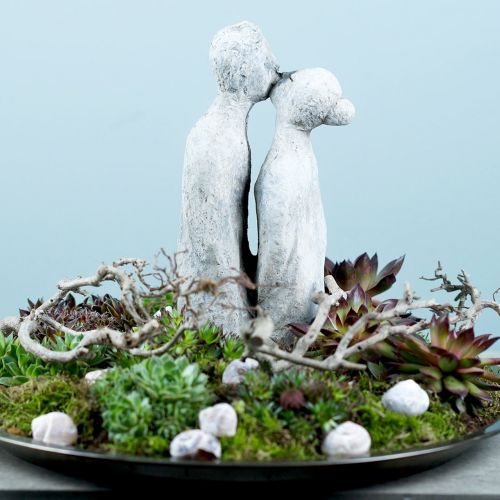 Floristik24 Figura decorativa beijando casal fundido em pedra 40cm