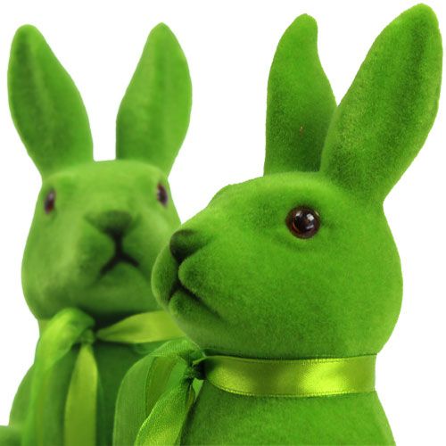 Floristik24 Coelhos decorativos sentados em bandos verdes Alt.27,5 cm 2 unidades