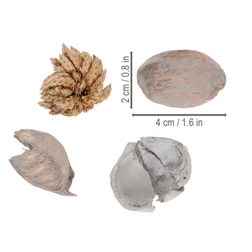 Itens Decoração de mesa com potpourri e nozes para uma atmosfera natural de verão.