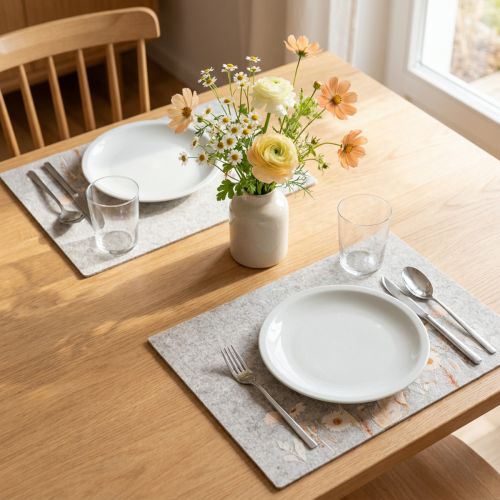 Itens Sousplat de feltro com motivos florais – sousplat estiloso para decoração de mesa natural 45x35cm 2 peças