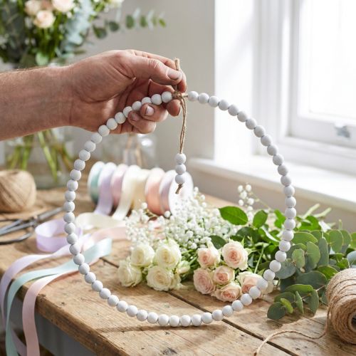 Guirlanda decorativa de pérolas brancas, conjunto de 4 peças, Ø28cm - Decoração versátil para pendurar, ideal para primavera, casamentos e decorações vintage. | Floristik24.pt