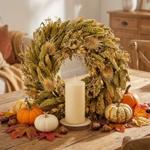 Coroa decorativa seca com cardos e painço em tons de verde-oliva, estilo campestre natural, Ø28cm, versátil para decoração de parede e mesa. | Floristik24.pt