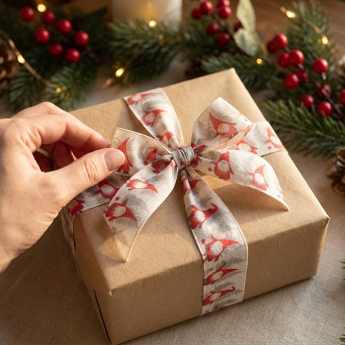 Fita para presente Fita de Natal gnomo vermelha 40mm 15m | Floristik24.pt