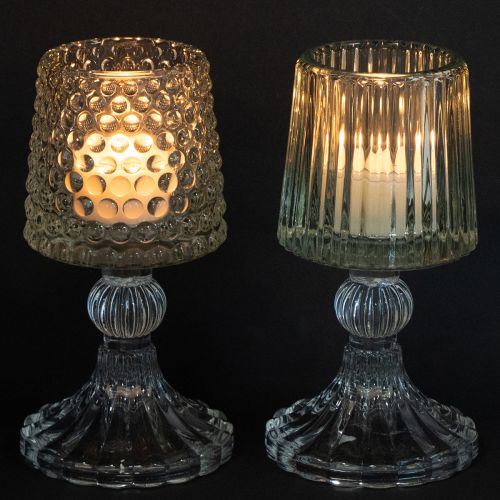Itens Porta-velas de vidro com base texturizada (pontos e ranhuras), 15 cm de altura, 2 peças.