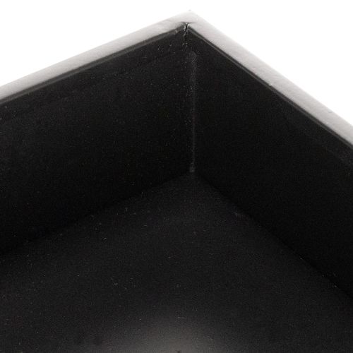 Vaso cúbico preto com base,