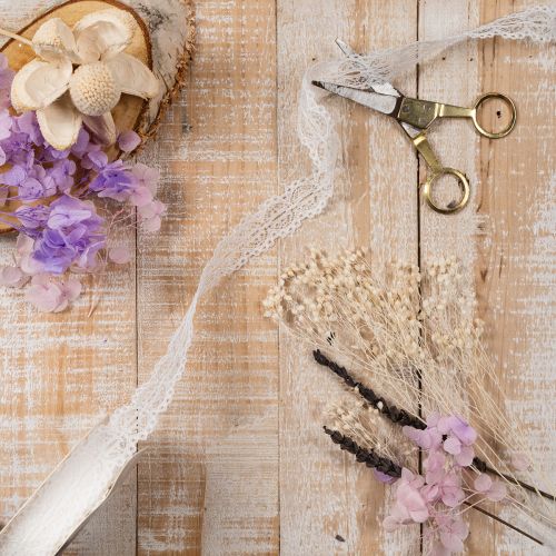 Fita decorativa de algodão com padrão de renda em rolo para trabalhos manuais e decoração, 25 mm de largura, 10 m de comprimento. | Floristik24.pt