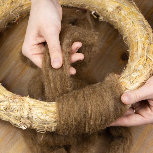 Itens Cordão de lã, lã decorativa, marrom, 2m. Cordão de lã, lã para feltragem, ideal para artesanato e arranjos florais.